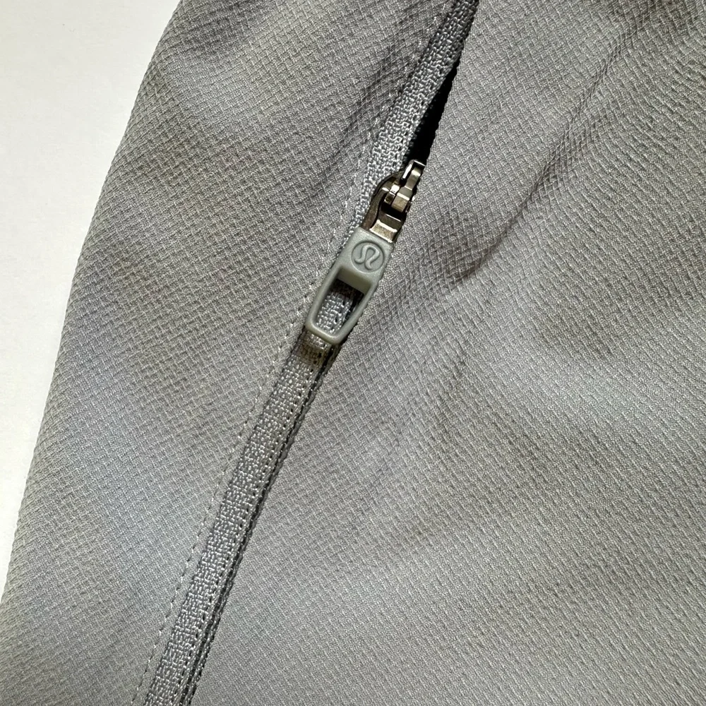 Lululemon Athletica License To Train‎ Men's Athletic Shorts Light Gray Sz Small - Picture 4 of 8